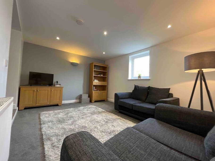 Modern 2 Bedroom Flat In Town Centre Aberystwyth Dış mekan fotoğraf