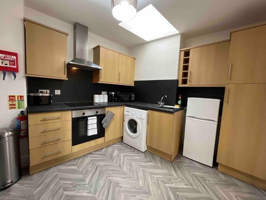Modern 2 Bedroom Flat In Town Centre Aberystwyth Dış mekan fotoğraf